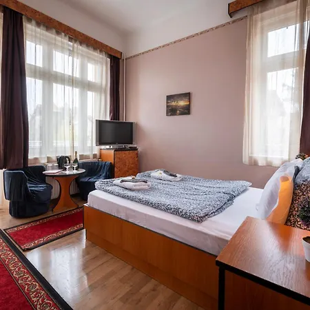 Kristal Gellert Hill Szálloda *