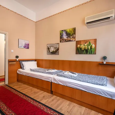 Kristal Gellert Hill Szálloda *