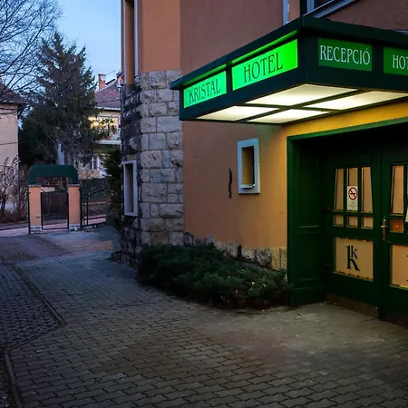 Kristal Gellert Hill Budapeste