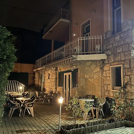 Kristal Gellert Hill Budapeste