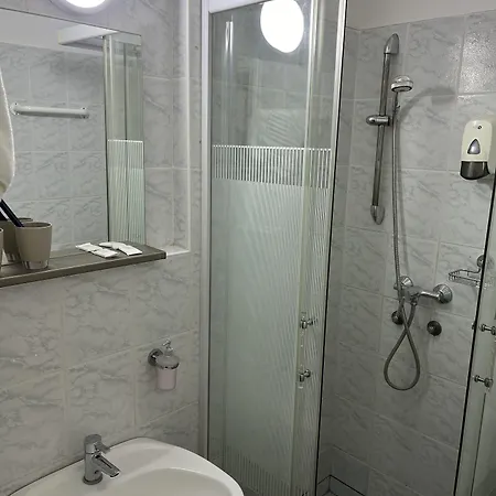 Kristal Gellert Hill * بودابست