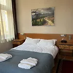 Kristal Gellert Hill Hotell *