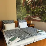 Kristal Gellert Hill Hotell *