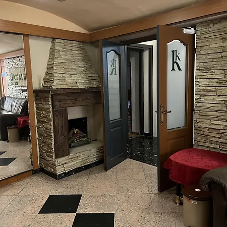 Kristal Gellert Hill