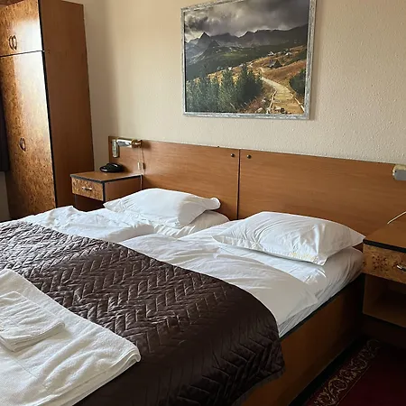 Kristal Gellert Hill *