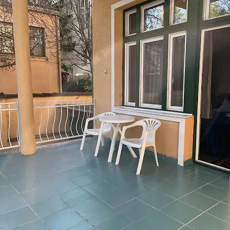 Kristal Gellert Hill